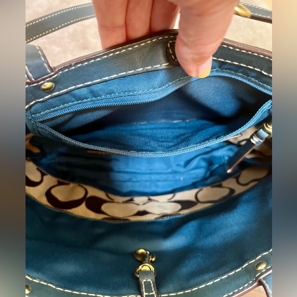 Coach Monogram Purse - Picture 9 of 10